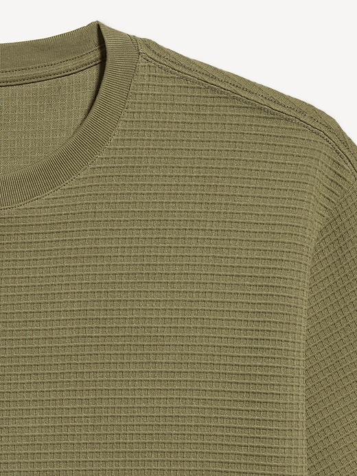 L'image numéro 4 présente T-shirt décontracté en tissu gaufré texturé à manches courtes