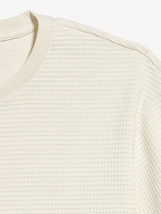 L'image numéro 4 présente T-shirt décontracté en tissu gaufré texturé à manches courtes