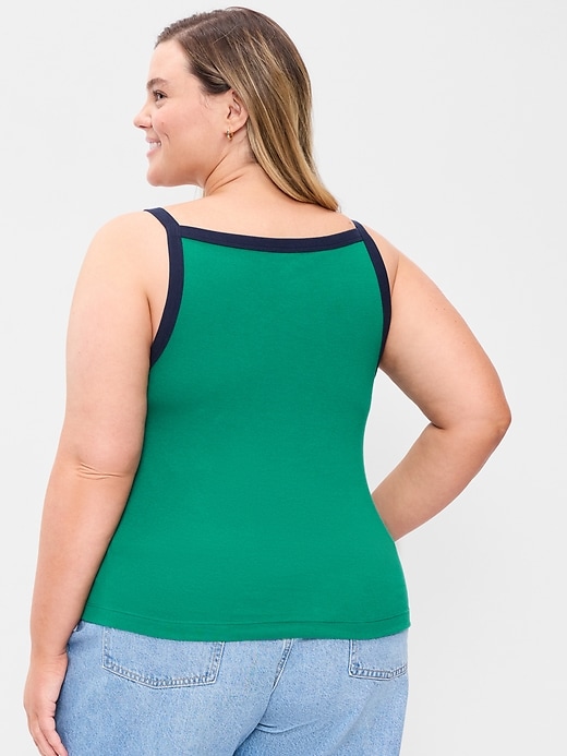L'image numéro 7 présente Camisole ajustée à encolure tablier