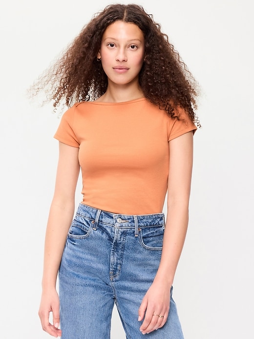 L'image numéro 1 présente T-shirt ajusté à encolure bateau