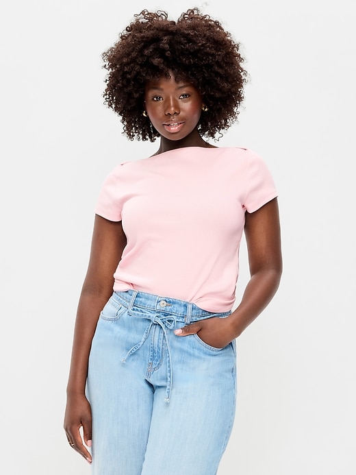 L'image numéro 4 présente T-shirt ajusté à encolure bateau