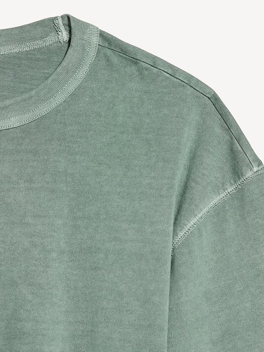 L'image numéro 4 présente T-shirt court en tissu épais teint en plongée