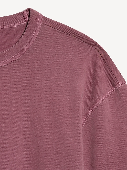 L'image numéro 4 présente T-shirt court en tissu épais teint en plongée