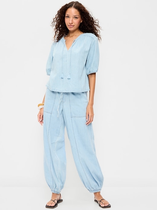 L'image numéro 1 présente Sarouel utilitaire en denim à taille mi-basse élastique