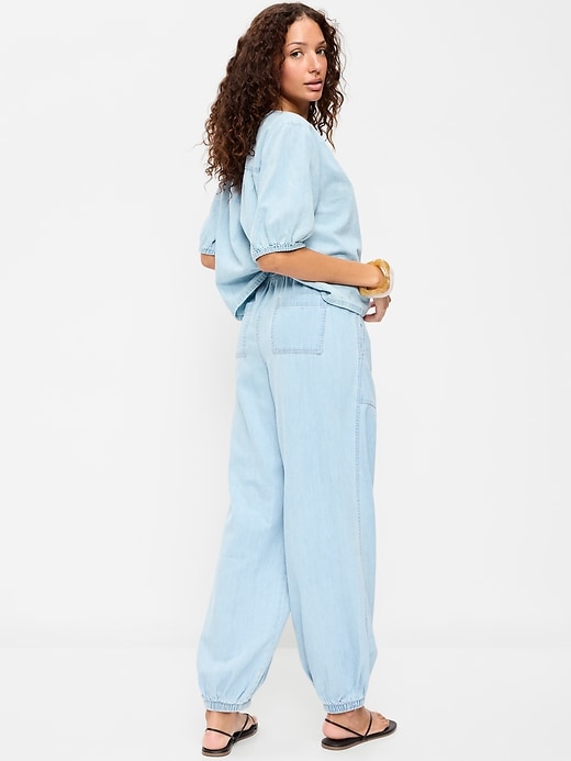 L'image numéro 3 présente Sarouel utilitaire en denim à taille mi-basse élastique