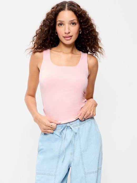 L'image numéro 1 présente Camisole à encolure dégagée en tissu sculptant double épaisseur