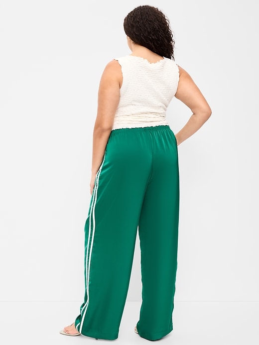L'image numéro 9 présente Pantalon d’entraînement à taille haute en satin