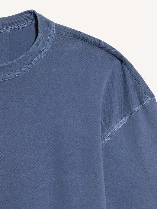 L'image numéro 4 présente T-shirt court en tissu épais teint en plongée