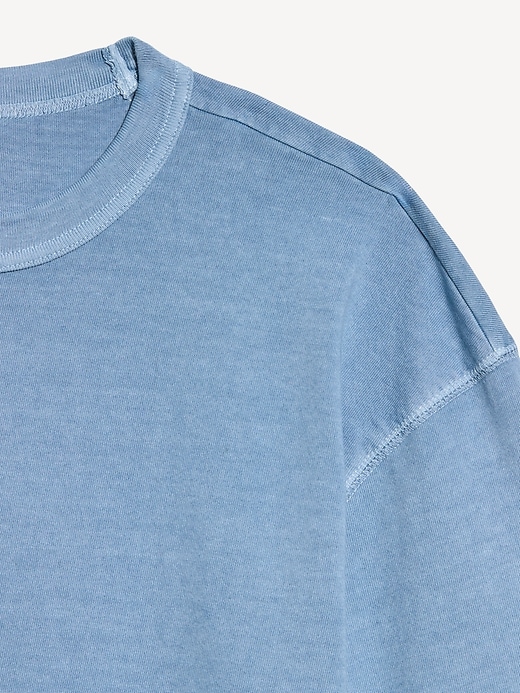 L'image numéro 4 présente T-shirt court en tissu épais teint en plongée