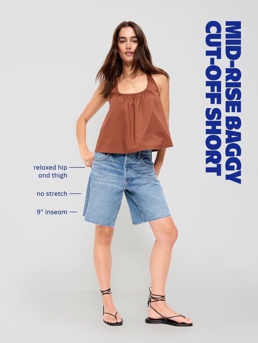 L'image numéro 9 présente Short coupe généreuse à taille mi-basse en denim, entrejambe de 23 cm