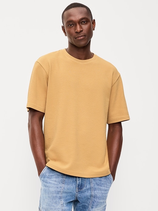 L'image numéro 1 présente T-shirt décontracté en tissu gaufré texturé à manches courtes