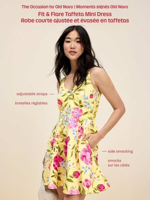 L'image numéro 11 présente Robe courte ajustée et évasée à encolure en V en taffetas Moments signés Old Navy