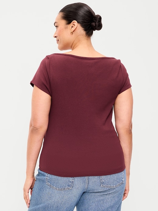 L'image numéro 8 présente T-shirt ajusté à encolure bateau
