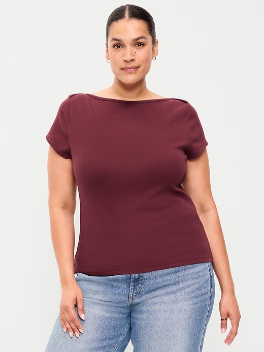 L'image numéro 7 présente T-shirt ajusté à encolure bateau
