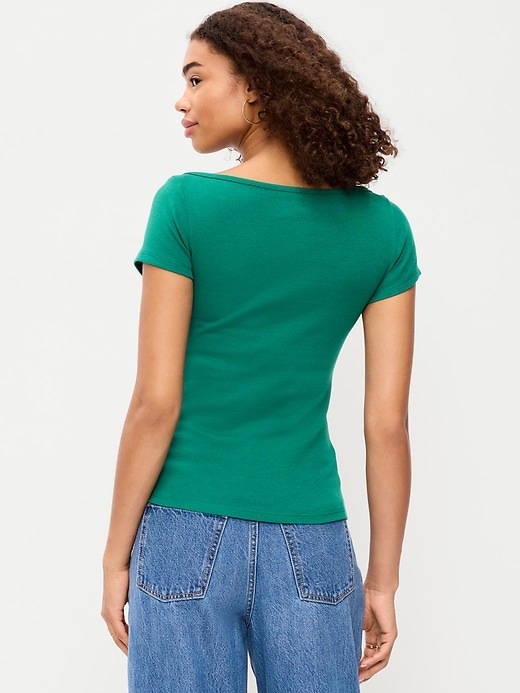 L'image numéro 2 présente T-shirt ajusté à encolure bateau