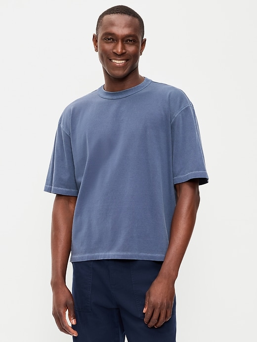 L'image numéro 1 présente T-shirt court en tissu épais teint en plongée