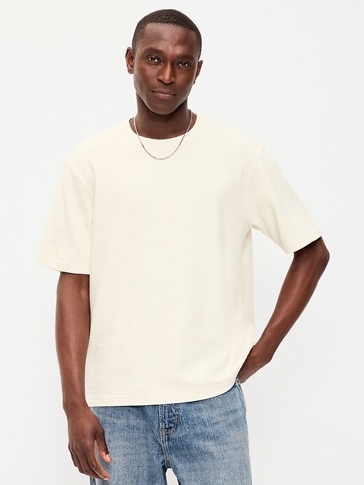 L'image numéro 1 présente T-shirt décontracté en tissu gaufré texturé à manches courtes