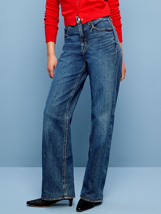 L'image numéro 2 présente Jean à jambe large et à taille très haute
