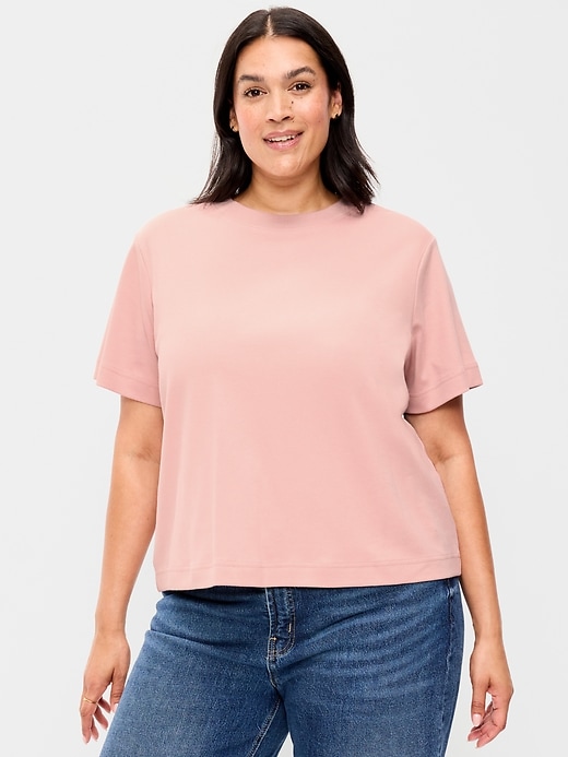 L'image numéro 5 présente T-shirt ras du cou court en tissu épais