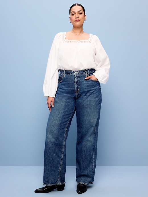 L'image numéro 7 présente Jean à jambe large et à taille très haute