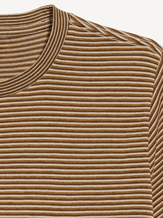 L'image numéro 4 présente T-shirt ras du cou à rayures