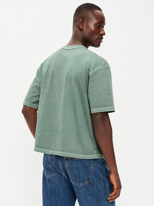 L'image numéro 2 présente T-shirt court en tissu épais teint en plongée