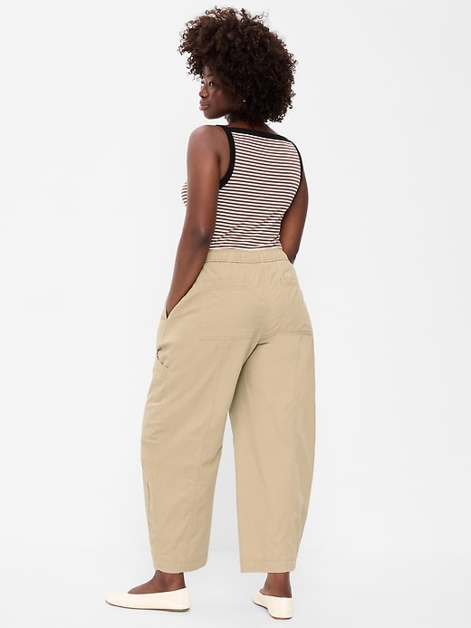 L'image numéro 6 présente Jean utilitaire à taille mi-basse élastique