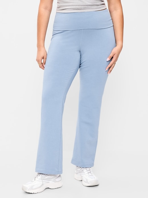 L'image numéro 4 présente Legging semi-évasé à taille haute rabattable PowerChill