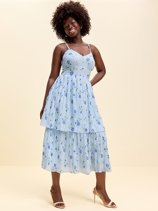 L'image numéro 6 présente Robe mi-longue ajustée et évasée à plis Moments signés Old Navy