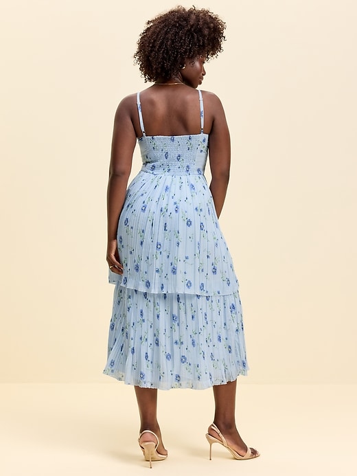 L'image numéro 7 présente Robe mi-longue ajustée et évasée à plis Moments signés Old Navy