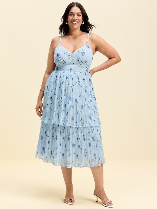L'image numéro 8 présente Robe mi-longue ajustée et évasée à plis Moments signés Old Navy