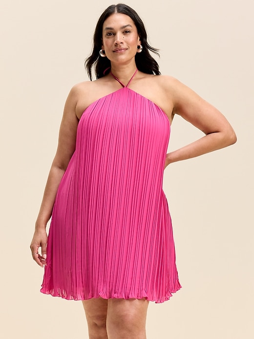 L'image numéro 9 présente Robe courte trapèze bain de soleil à plis Moments signés Old Navy