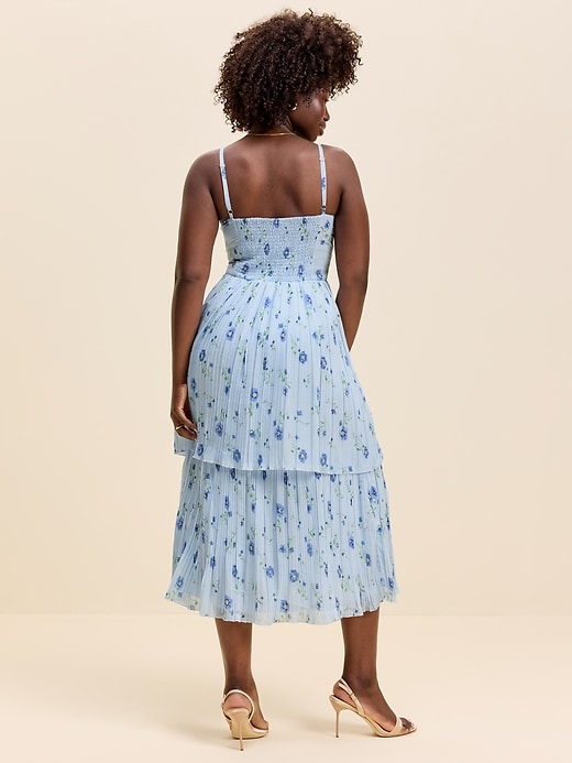 L'image numéro 8 présente Robe mi-longue ajustée et évasée à plis Moments signés Old Navy