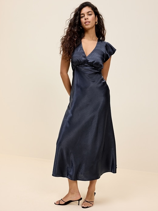 L'image numéro 7 présente Robe longue à manches flottantes en satin Moments signés Old Navy