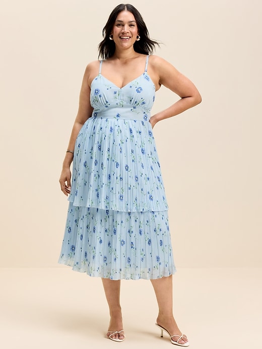 L'image numéro 9 présente Robe mi-longue ajustée et évasée à plis Moments signés Old Navy