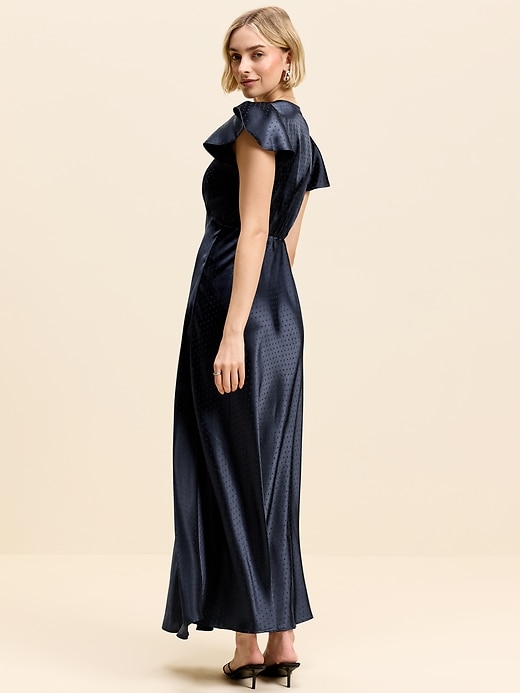 L'image numéro 2 présente Robe longue à manches flottantes en satin Moments signés Old Navy