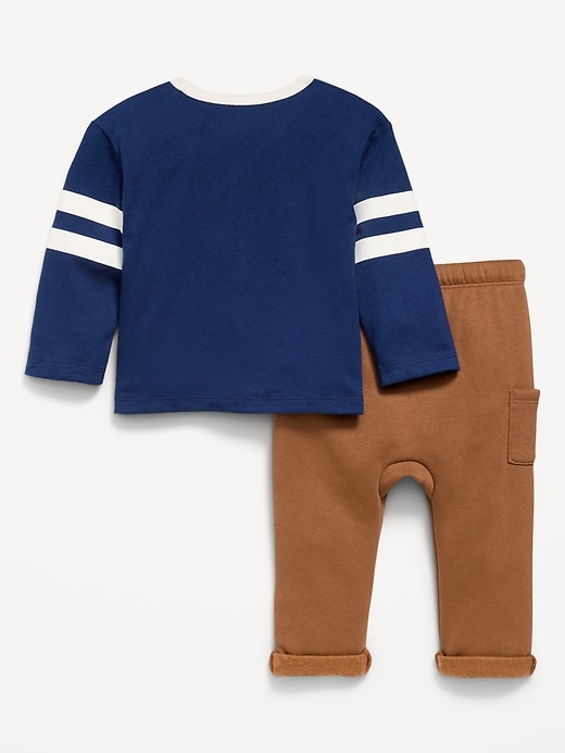 L'image numéro 2 présente Ensemble t-shirt à manches longues à imprimé et pantalon en coton ouaté pour bébé
