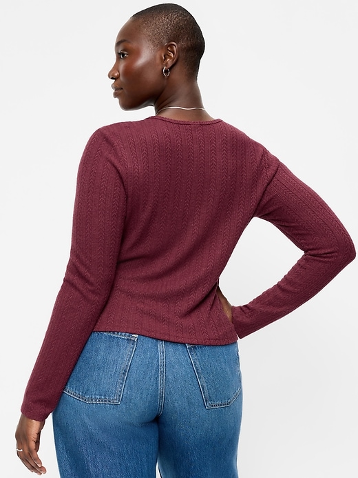 L'image numéro 4 présente Haut en tricot pointelle à manches longues boutonné sur le devant