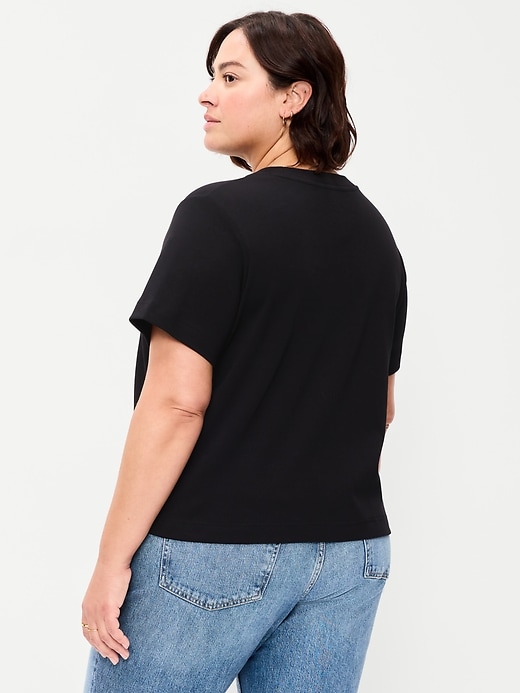 L'image numéro 6 présente T-shirt ras du cou court en tissu épais