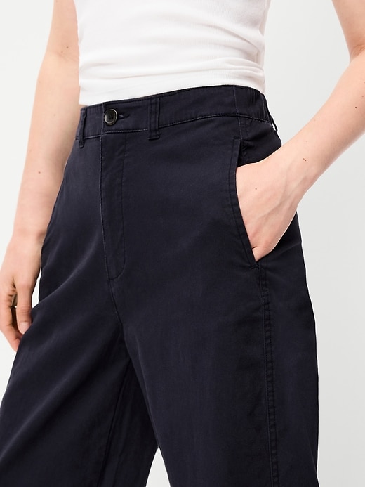 L'image numéro 4 présente Pantalon chino authentique à taille haute