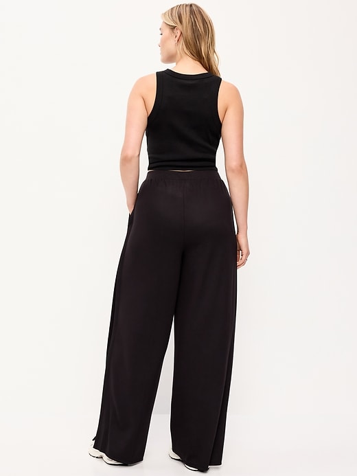 L'image numéro 5 présente Pantalon fluide à jambe large et taille haute en molleton cocooning