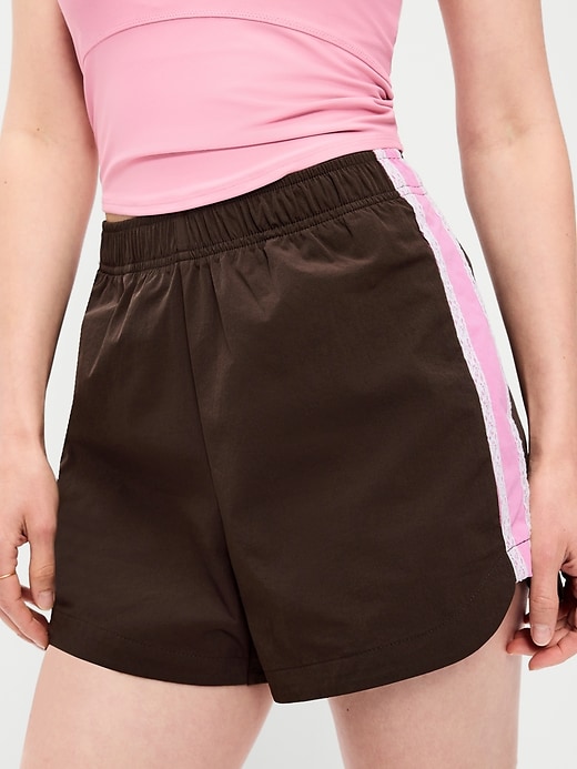 L'image numéro 3 présente Short de course Tech Trek à taille haute