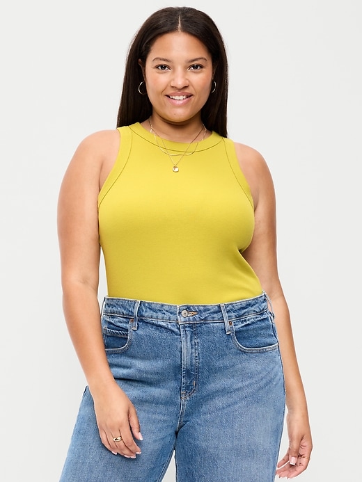 L'image numéro 6 présente Camisole courte moulante