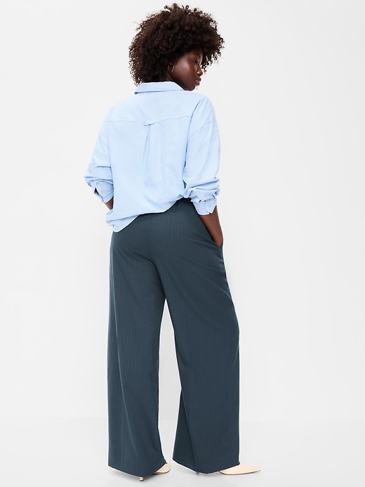 L'image numéro 7 présente Pantalon tailleur coupe généreuse à jambe large et taille haute