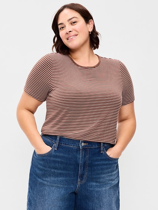 L'image numéro 7 présente T-shirt ras du cou luxueux
