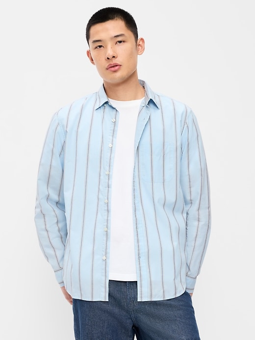L'image numéro 1 présente Chemise passe-partout coupe classique en popeline à rayures