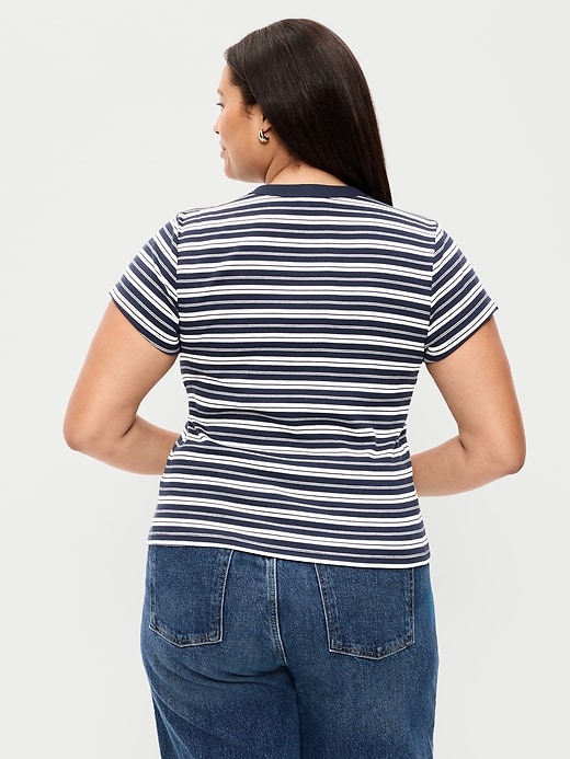 L'image numéro 7 présente T-shirt moulant côtelé ras du cou