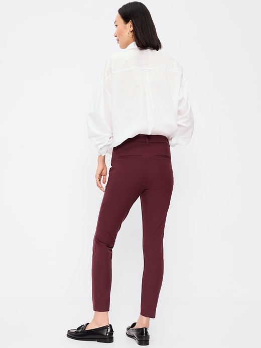 L'image numéro 3 présente Pantalon Pixie ajusté à taille haute longueur cheville