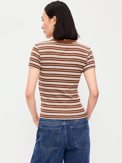 L'image numéro 2 présente T-shirt moulant côtelé ras du cou