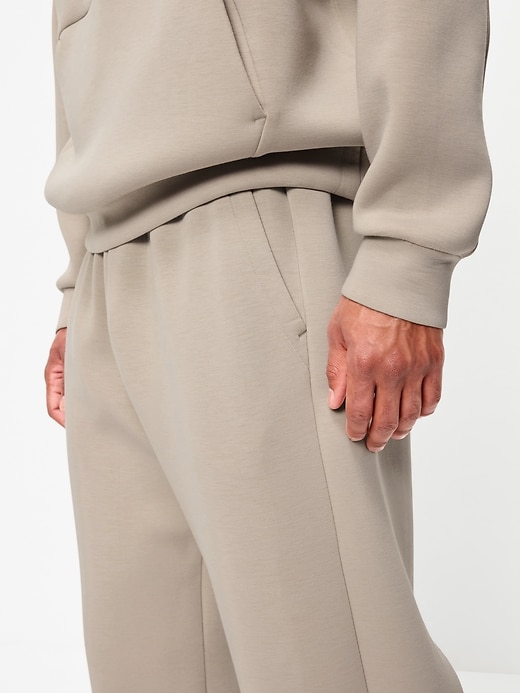 L'image numéro 4 présente Pantalon en coton ouaté coupe généreuse en molleton raffiné
